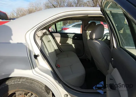 2010 Mercury Milan z USA, uszkodzony, nr VIN 3MEHM0HA2AR601642